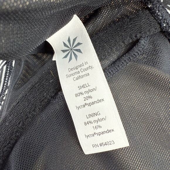 Athleta Black and White Patterned Women's Swimsuit Top Size 38 B/C Adjustable - Picture 5 of 5